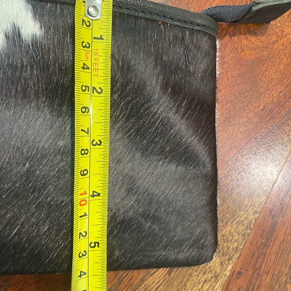 Medium sized clutch.  New with tags.  pd 40 asking 25 - Picture 6 of 9